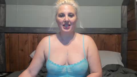 Snapshot of littlelisa1 chatting on 03-08-25, 03:45 lisanixs online show from 03-08-25, 03:45