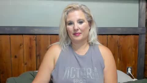 Snapshot of littlelisa1 chatting on 09-25-25, 02:59 lisanixs online show from 09-25-25, 02:59
