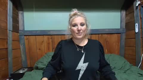 Snapshot of littlelisa1 chatting on 10-07-25, 05:10 lisanixs online show from 10-07-25, 05:10