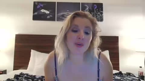 Snapshot of littlelisa1 chatting on 12-03-25, 03:03 lisanixs online show from 12-03-25, 03:03