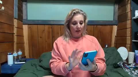 Snapshot of littlelisa1 chatting on 01-15-26, 05:27 lisanixs online show from 01-15-26, 05:27