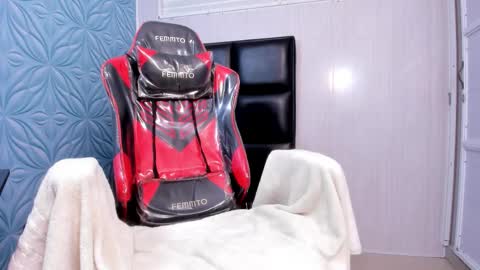 Snapshot of littlemax23 chatting on 11-01-25, 01:35 MAX online show from 11-01-25, 01:35