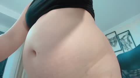 Snapshot of littlemolly_pregnant chatting on 06-25-26, 12:54 Sarahs Room online show from 06-25-26, 12:54