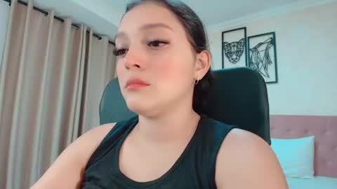 Snapshot of littlemolly_pregnant chatting on 07-06-26, 12:40 Sarahs Room online show from 07-06-26, 12:40