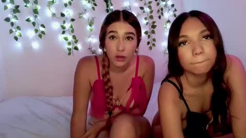 Snapshot of littlemoon0622 chatting on 11-04-25, 10:09 Moon online show from 11-04-25, 10:09