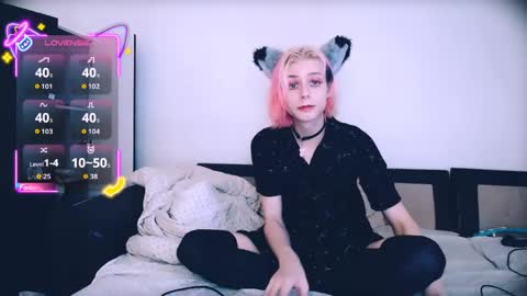 Snapshot of littlepinkcat chatting on 04-26-26, 03:15 Felix online show from 04-26-26, 03:15