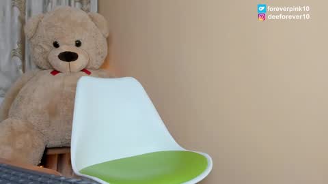 Snapshot of littlepinky77 chatting on 01-31-25, 10:42 Pinky online show from 01-31-25, 10:42