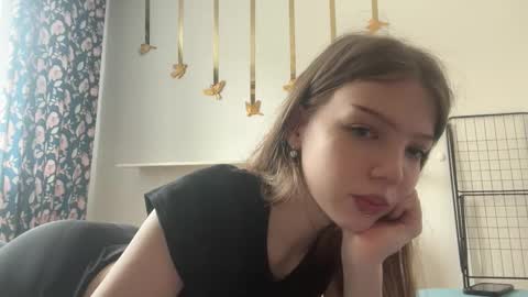 littleprincess3000 online show from 04-19-26, 08:13