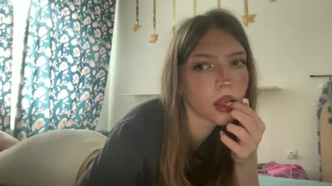 Snapshot of littleprincess3000 chatting on 07-13-26, 01:25 littleprincess3000 online show from 07-13-26, 01:25
