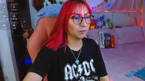 Snapshot of littlerouse_ chatting on 06-10-26, 08:13 Ruby Rouse online show from 06-10-26, 08:13