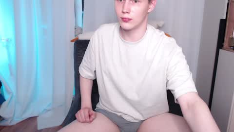 Snapshot of littlesadcabbage chatting on 12-09-24, 10:41 Sonnenschein online show from 12-09-24, 10:41