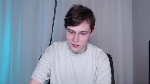 Snapshot of littlesadcabbage chatting on 12-16-24, 03:54 Sonnenschein online show from 12-16-24, 03:54