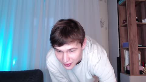 Snapshot of littlesadcabbage chatting on 12-20-24, 07:44 Sonnenschein online show from 12-20-24, 07:44