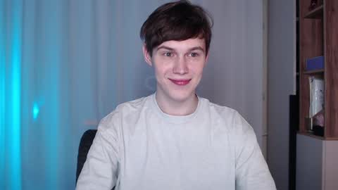 Snapshot of littlesadcabbage chatting on 12-21-24, 01:53 Sonnenschein online show from 12-21-24, 01:53