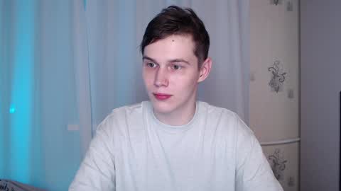 Snapshot of littlesadcabbage chatting on 12-24-24, 02:32 Sonnenschein online show from 12-24-24, 02:32