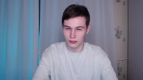 Snapshot of littlesadcabbage chatting on 12-28-24, 04:20 Sonnenschein online show from 12-28-24, 04:20