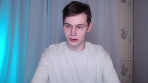 Snapshot of littlesadcabbage chatting on 12-28-24, 07:54 Sonnenschein online show from 12-28-24, 07:54