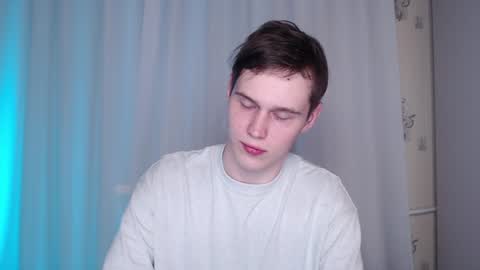 Snapshot of littlesadcabbage chatting on 12-30-24, 05:15 Sonnenschein online show from 12-30-24, 05:15