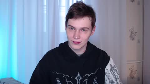 Snapshot of littlesadcabbage chatting on 01-07-25, 08:56 Sonnenschein online show from 01-07-25, 08:56