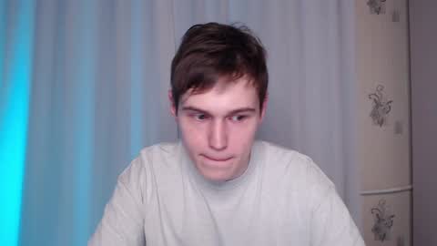 Snapshot of littlesadcabbage chatting on 01-11-25, 06:44 Sonnenschein online show from 01-11-25, 06:44