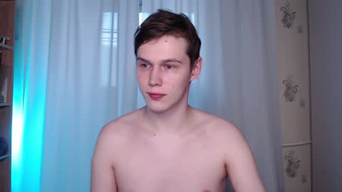 Snapshot of littlesadcabbage chatting on 01-20-25, 01:21 Sonnenschein online show from 01-20-25, 01:21