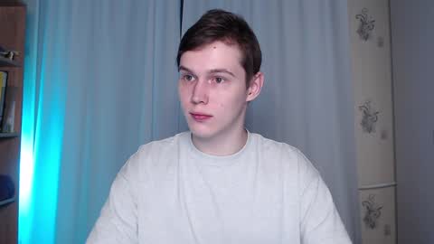 Snapshot of littlesadcabbage chatting on 01-20-25, 04:23 Sonnenschein online show from 01-20-25, 04:23