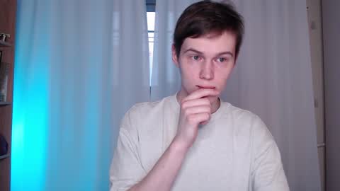 Snapshot of littlesadcabbage chatting on 01-25-25, 11:44 Sonnenschein online show from 01-25-25, 11:44