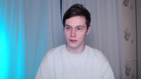 Snapshot of littlesadcabbage chatting on 02-05-25, 02:29 Sonnenschein online show from 02-05-25, 02:29