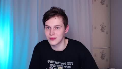 Snapshot of littlesadcabbage chatting on 02-07-25, 08:20 Sonnenschein online show from 02-07-25, 08:20