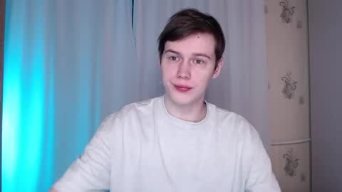 Snapshot of littlesadcabbage chatting on 02-13-25, 06:48 Sonnenschein online show from 02-13-25, 06:48