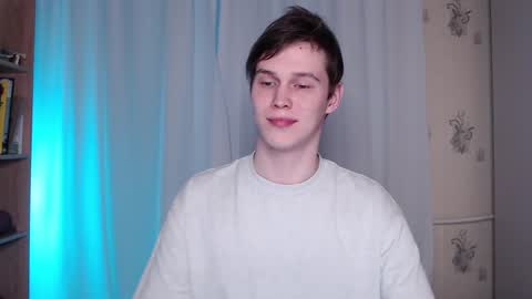 Snapshot of littlesadcabbage chatting on 02-14-25, 01:23 Sonnenschein online show from 02-14-25, 01:23