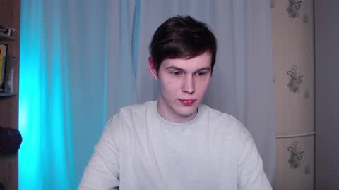 Snapshot of littlesadcabbage chatting on 02-14-25, 04:26 Sonnenschein online show from 02-14-25, 04:26