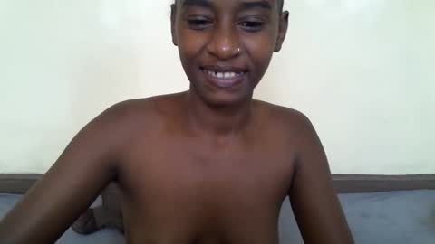 Snapshot of littlesandie chatting on 01-10-25, 05:15 littlesandie online show from 01-10-25, 05:15