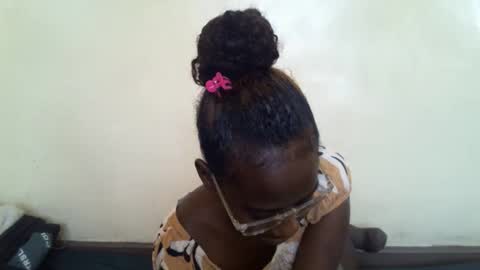 Snapshot of littlesandie chatting on 11-14-25, 06:34 littlesandie online show from 11-14-25, 06:34