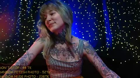 Niki  free tg channel with some photos gifs and info about streams  online show from 05-24-26, 04:23