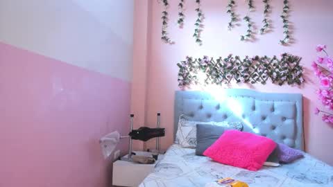 Snapshot of littletammy4u_ chatting on 09-19-25, 12:50 tammy online show from 09-19-25, 12:50