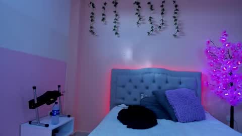 Snapshot of littletammy4u_ chatting on 10-06-25, 12:24 tammy online show from 10-06-25, 12:24