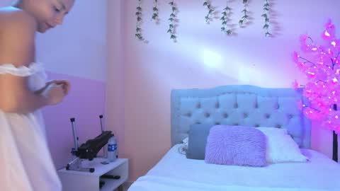 Snapshot of littletammy4u_ chatting on 10-12-25, 12:15 tammy online show from 10-12-25, 12:15