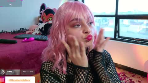 Snapshot of littlevalerie chatting on 05-03-26, 11:00 Valerie online show from 05-03-26, 11:00