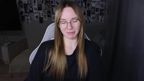 Snapshot of littlevildevil chatting on 05-22-26, 08:10 Eliana online show from 05-22-26, 08:10