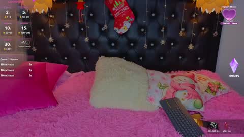 Snapshot of littlevixen18 chatting on 12-18-24, 07:41 littlevixen18 online show from 12-18-24, 07:41