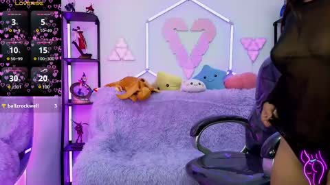 Snapshot of littlevixen18 chatting on 03-06-25, 03:35 littlevixen18 online show from 03-06-25, 03:35