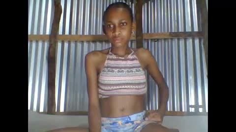 Snapshot of littleyanah chatting on 11-03-25, 09:05 yanah online show from 11-03-25, 09:05