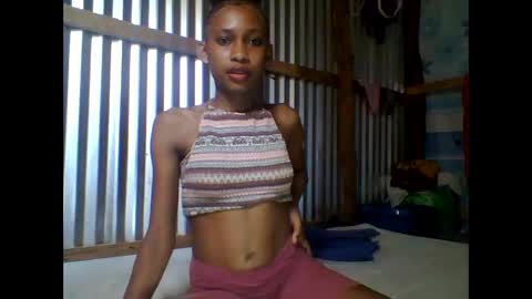 Snapshot of littleyanah chatting on 11-06-25, 05:08 yanah online show from 11-06-25, 05:08