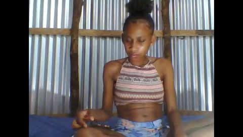 Snapshot of littleyanah chatting on 11-06-25, 05:36 yanah online show from 11-06-25, 05:36