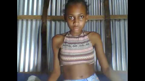 Snapshot of littleyanah chatting on 11-07-25, 11:49 yanah online show from 11-07-25, 11:49