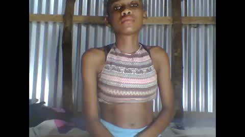 Snapshot of littleyanah chatting on 11-08-25, 10:52 yanah online show from 11-08-25, 10:52