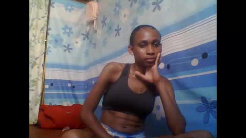 Snapshot of littleyanah chatting on 11-19-25, 09:53 yanah online show from 11-19-25, 09:53