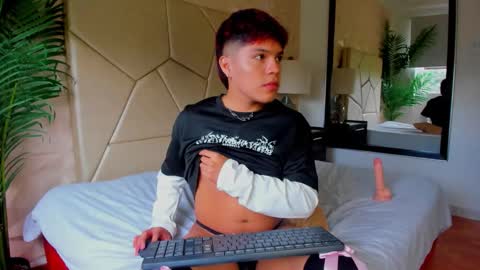  ZANE  online show from 12-04-25, 03:43