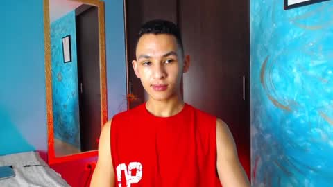 Snapshot of liuscast_22 chatting on 01-06-25, 01:30 Luis Castro online show from 01-06-25, 01:30